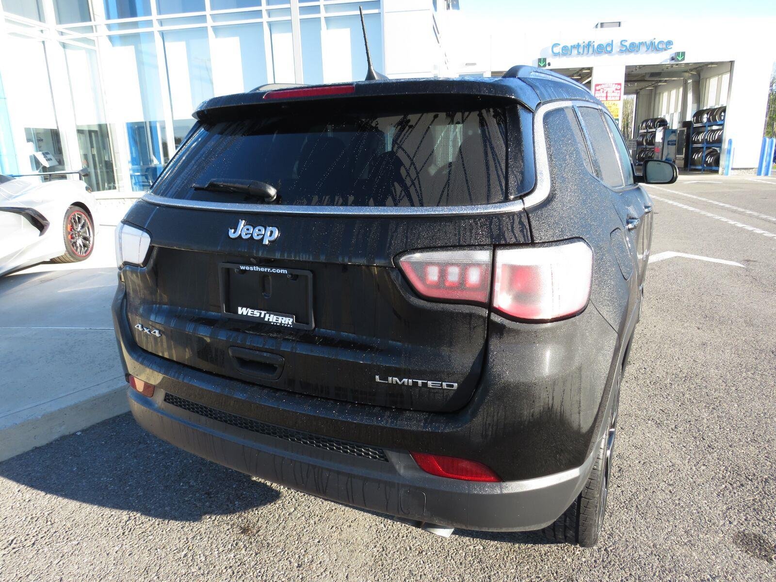 Used 2019 Diamond Black Crystal Pearlcoat Jeep Limited image 8