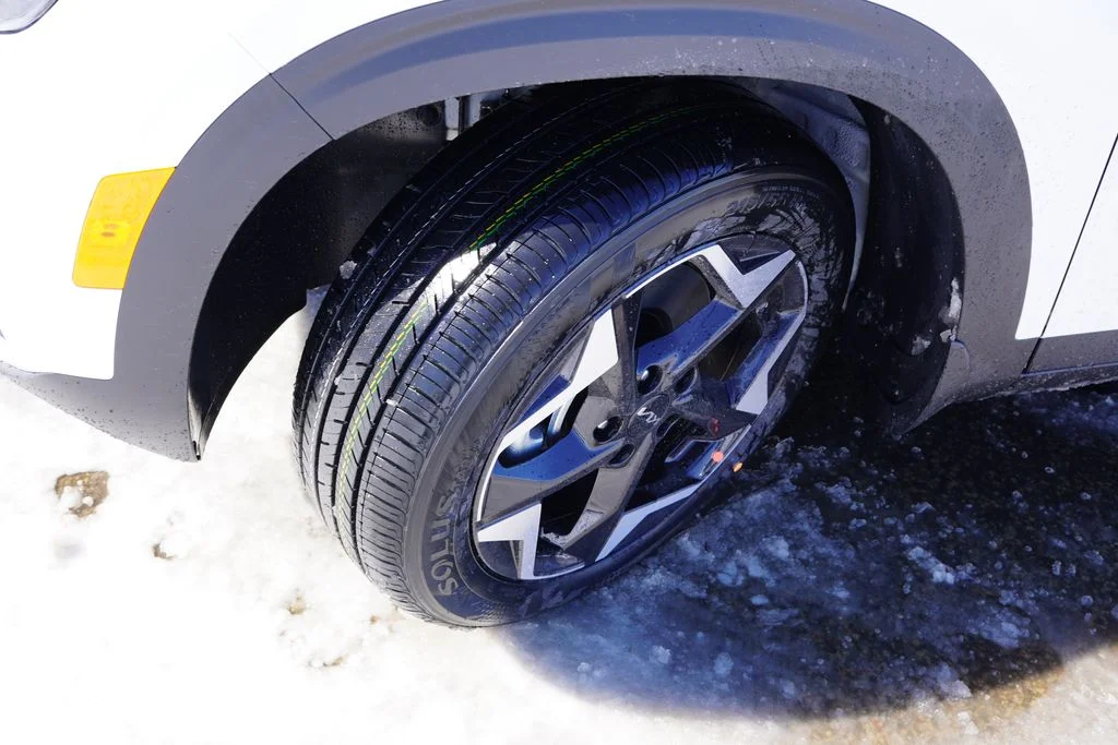 New 2026 Snow White Pearl Kia S image 9
