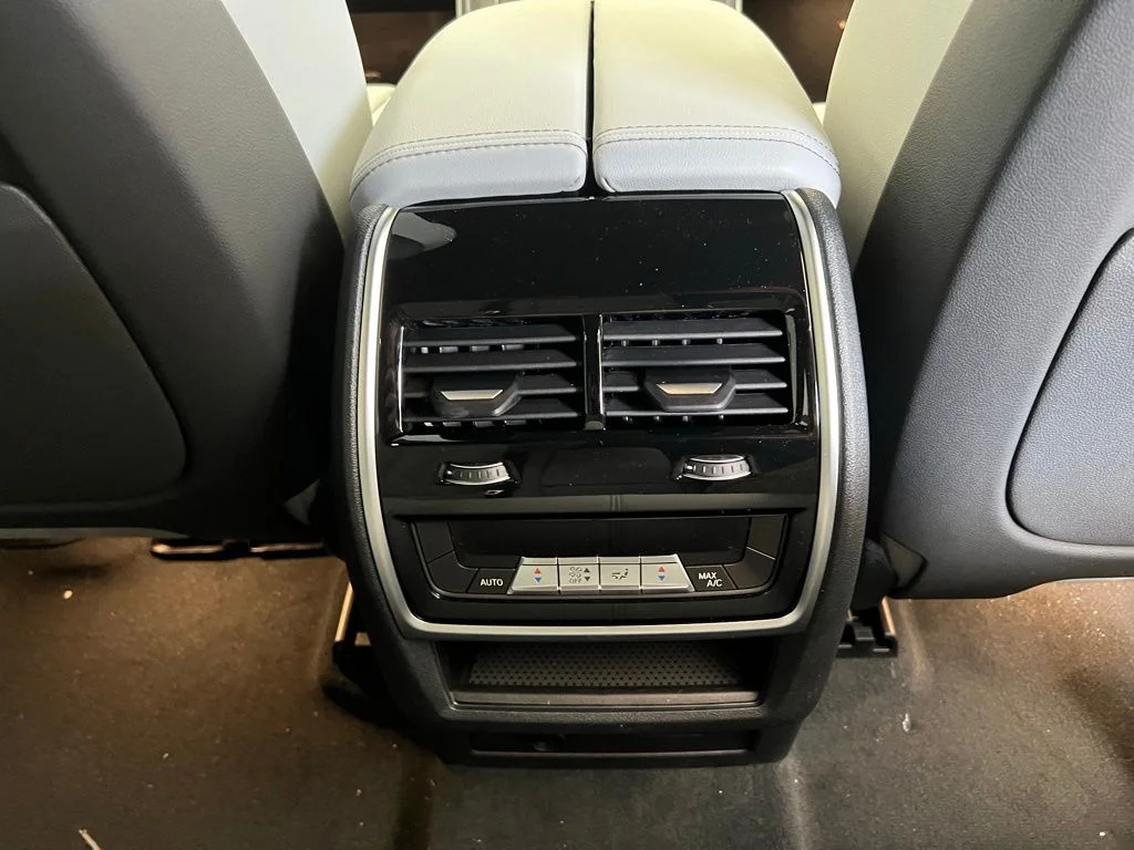 New 2026 Skyscraper Grey Metallic BMW sDrive40i image 10