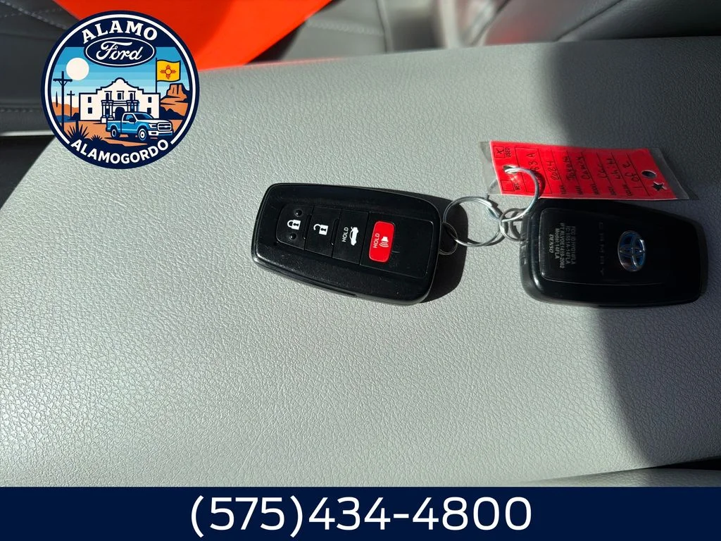 Used 2024 Ice Toyota SE image 27
