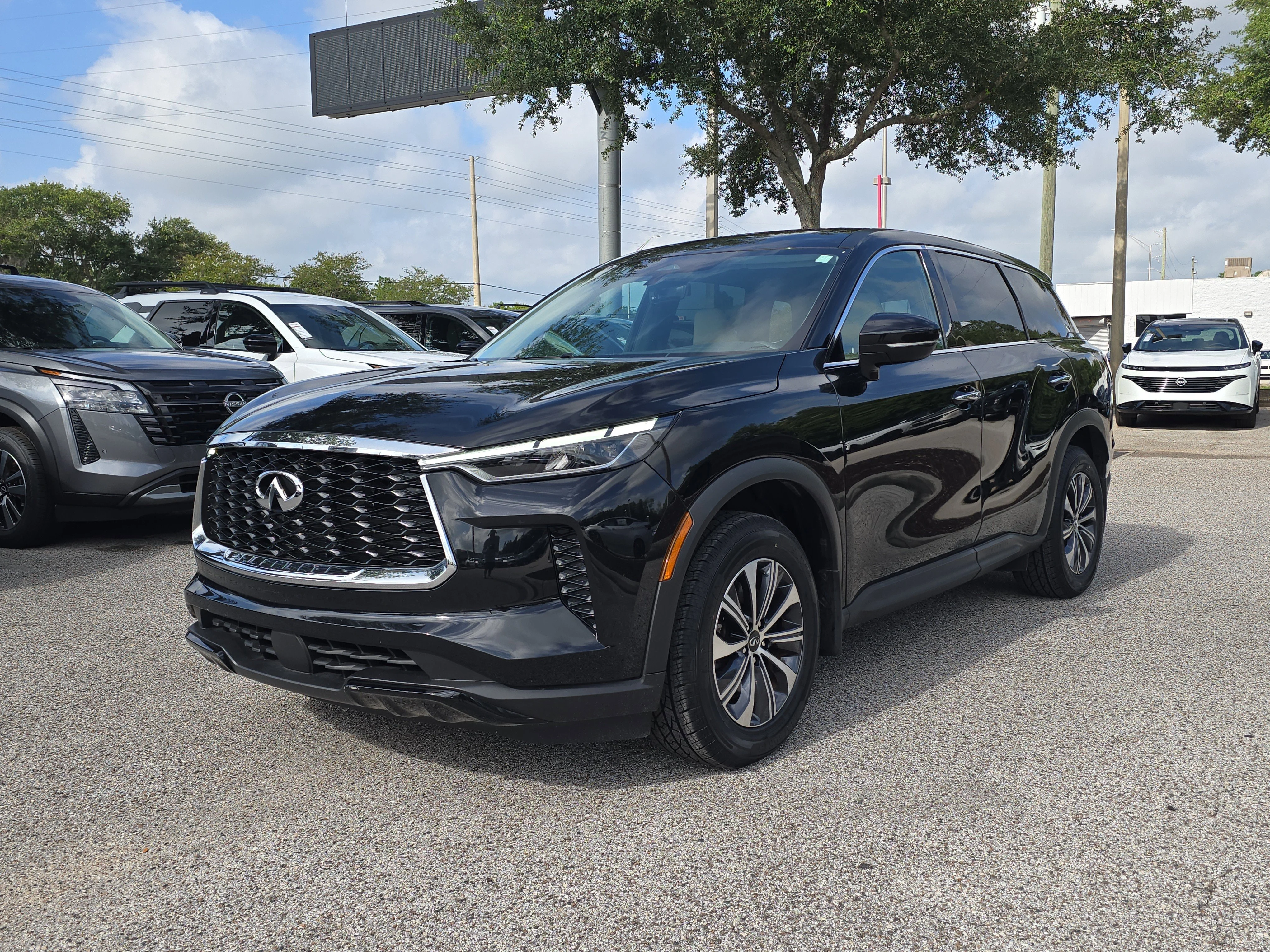 Used 2023 Mineral Black INFINITI PURE image 4