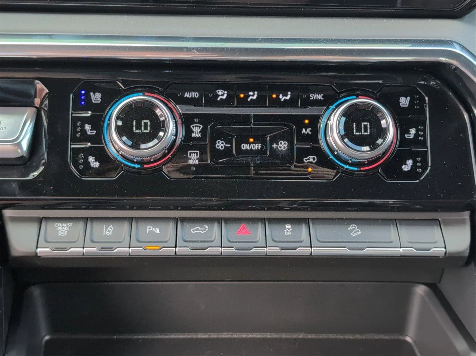 New 2026 Glacier White Tricoat GMC Denali Ultimate image 30