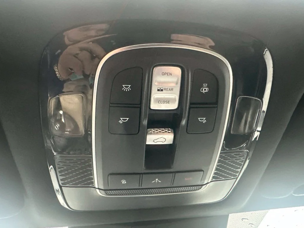 Used 2021 White Hyundai Calligraphy image 27