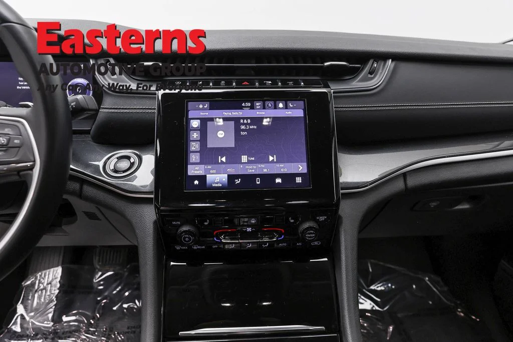 Used 2022 Black Jeep Laredo image 12