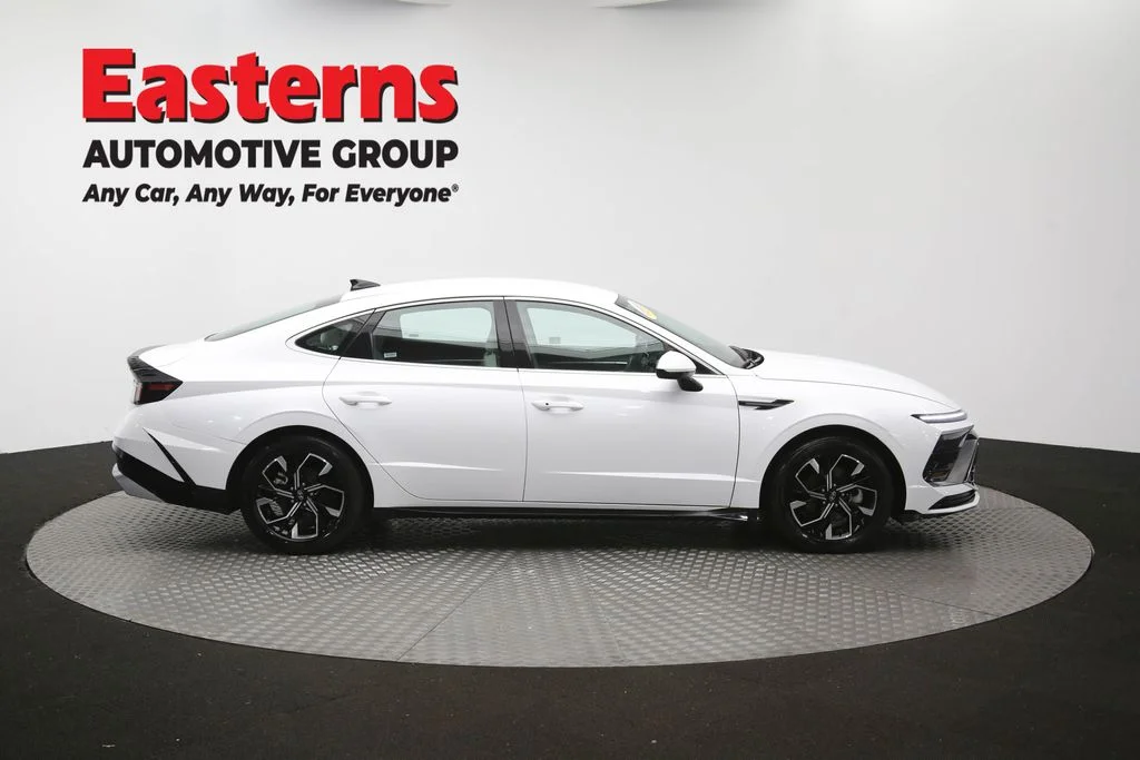 Used 2025 White Hyundai SEL image 45