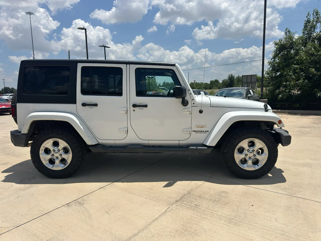 Used 2014 Bright White Clearcoat Jeep Sahara image 19
