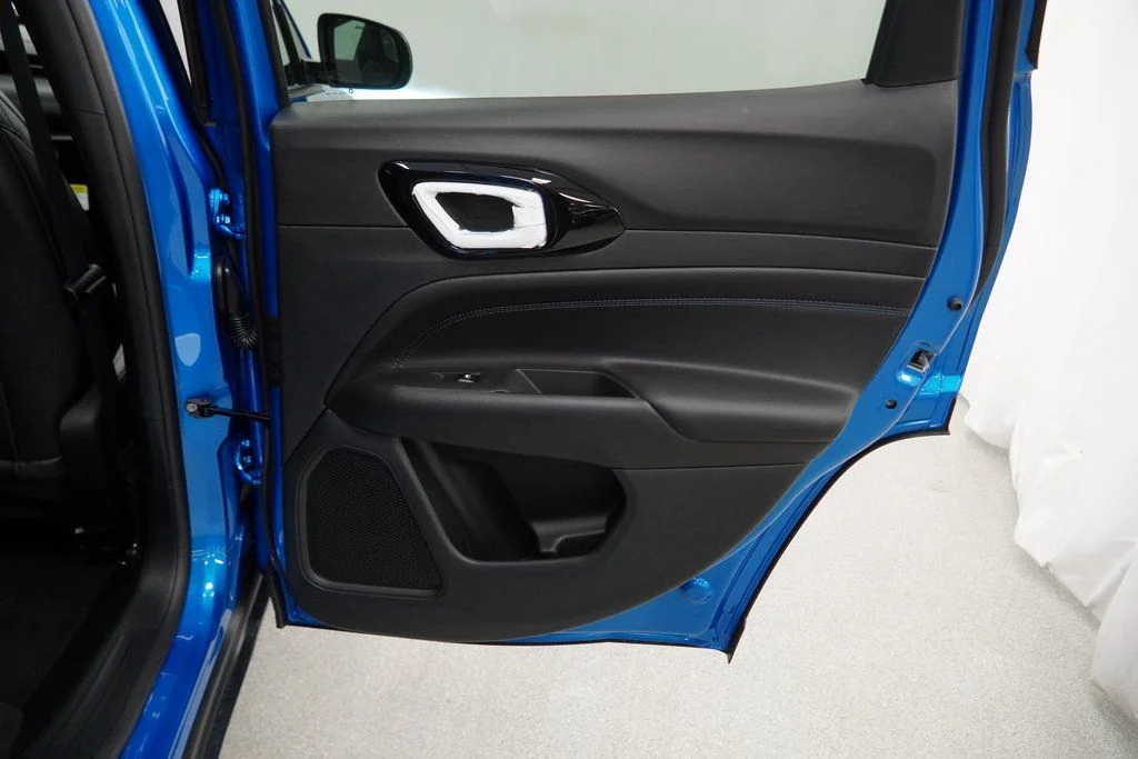 New 2026 Hydro Blue Pearlcoat Jeep Latitude image 33