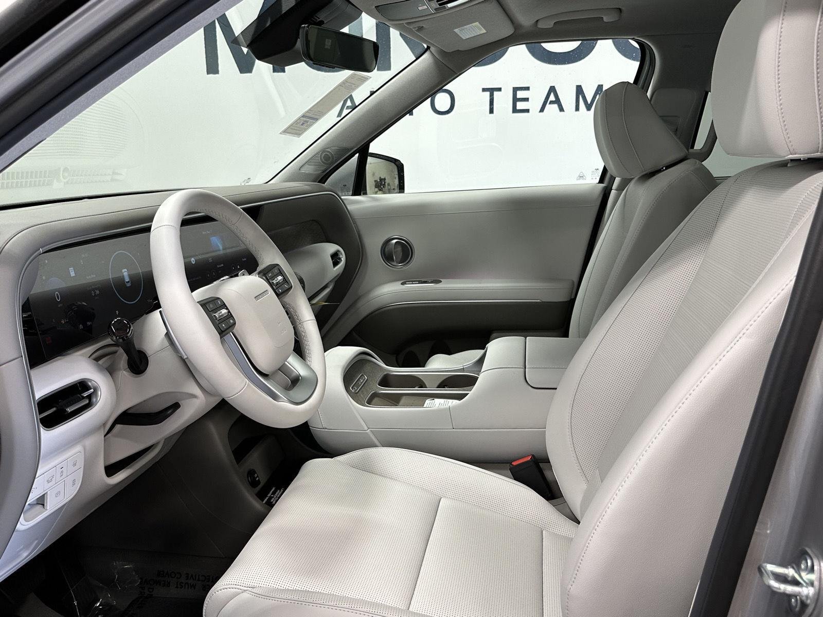 New 2027 Shimmering Silver Hyundai Limited 7P image 26
