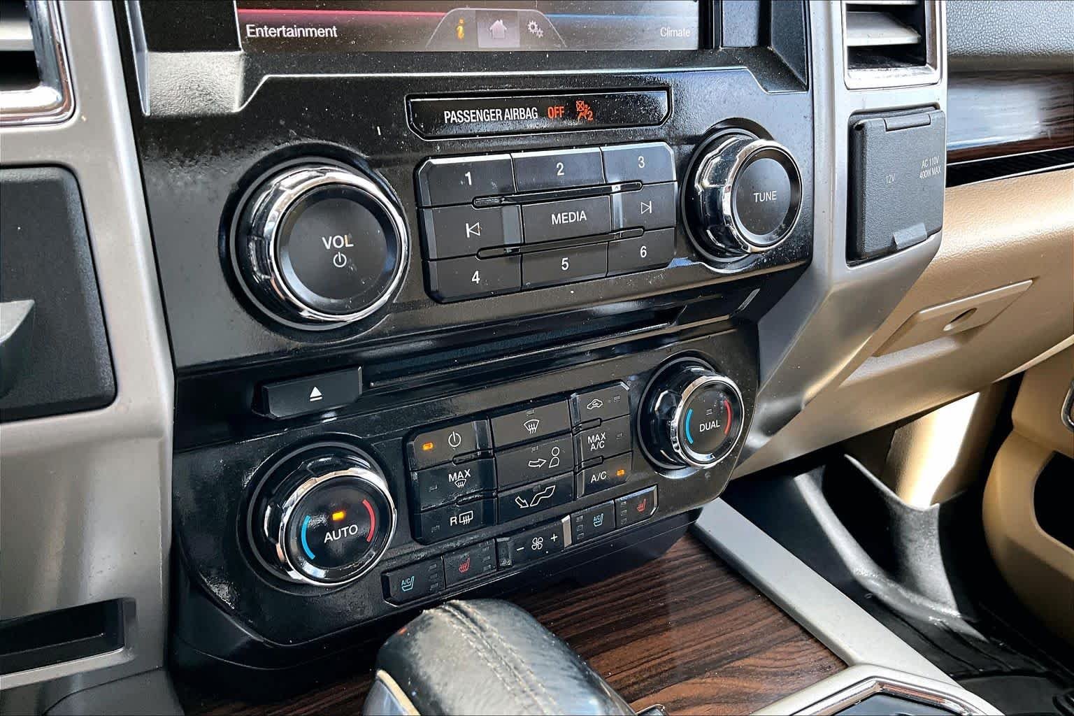 Used 2015 Blue Jeans Metallic/Caribou Metallic Ford Lariat image 32