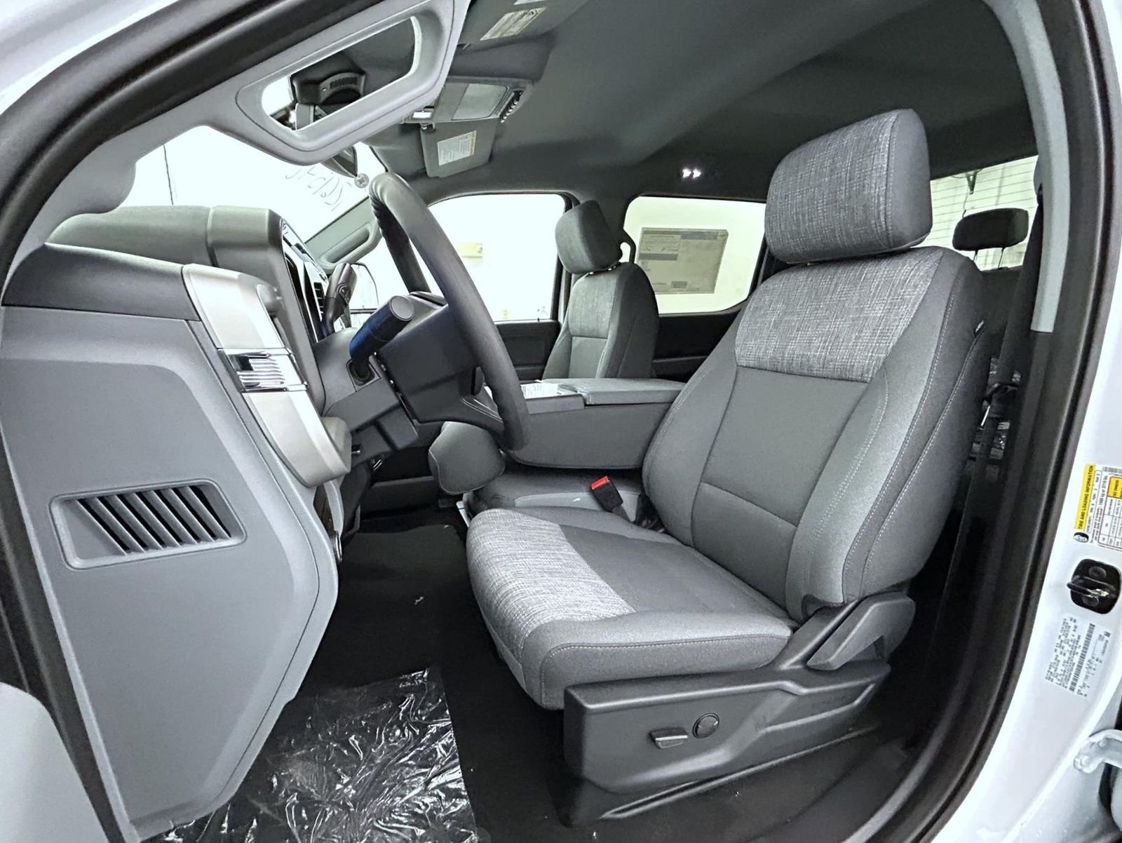New 2026 Oxford White Ford XLT image 10