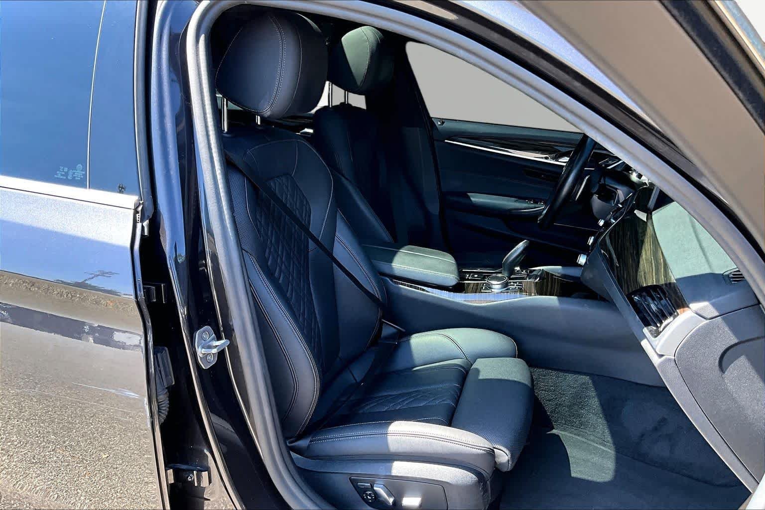 Used 2022 Dark Graphite Metallic BMW 530i image 9