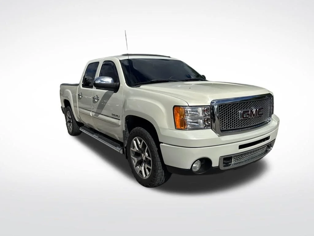 Used 2011 White GMC Denali image 2