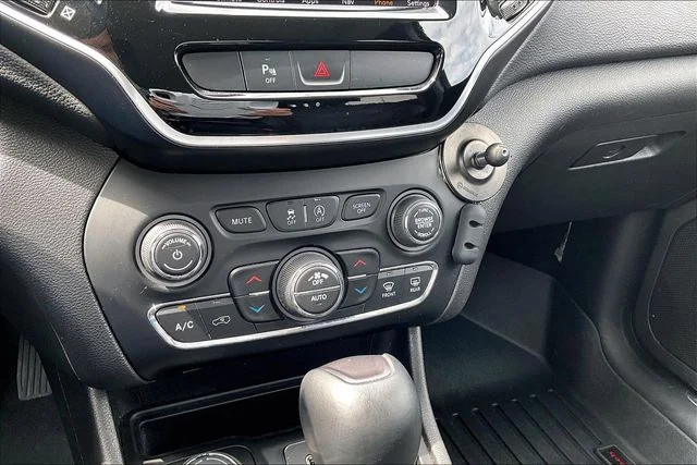 Used 2019 Velvet Red Pearlcoat Jeep Limited image 15