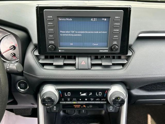 Used 2020  Toyota XLE image 49