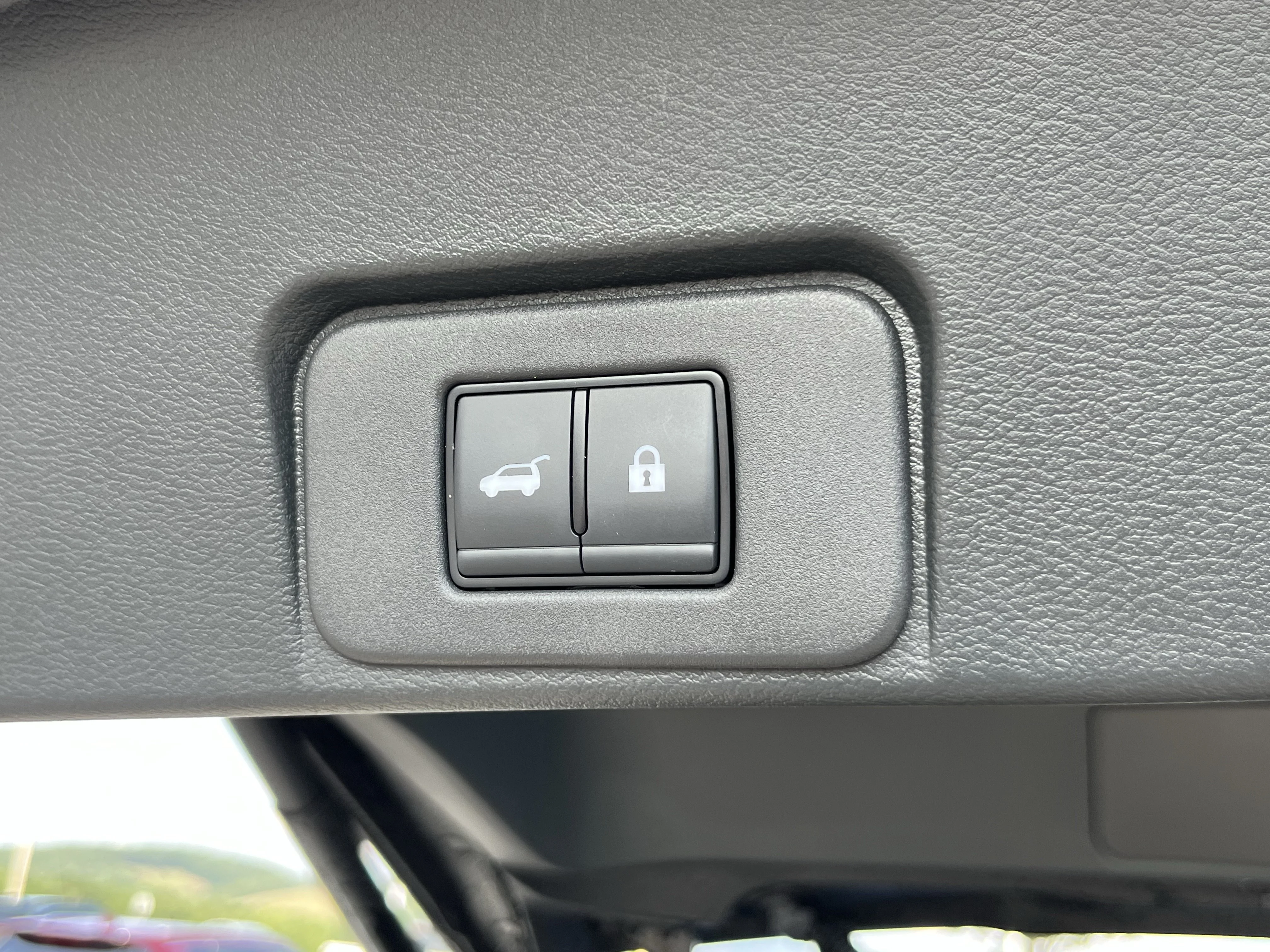 Used 2023 Pearl White Nissan SL image 8