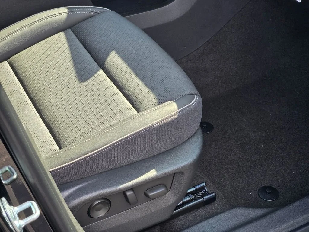New 2026 Ebony Twilight Metallic Buick Avenir image 18