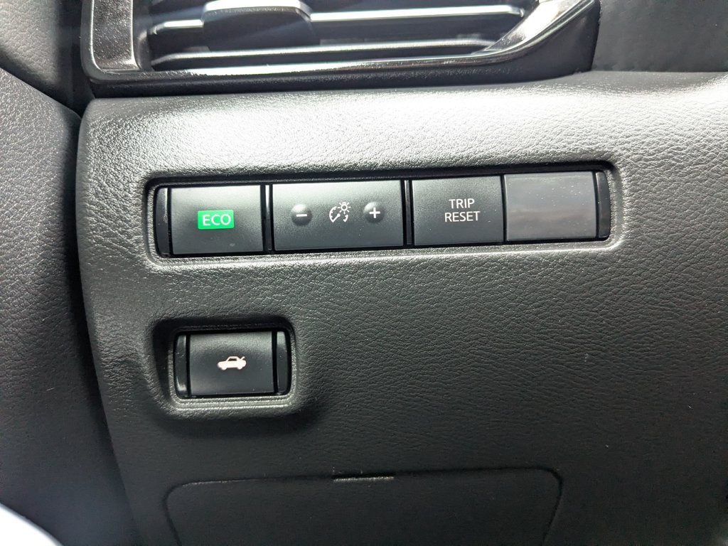 Used 2021 Electric Blue Metallic Nissan SR image 21