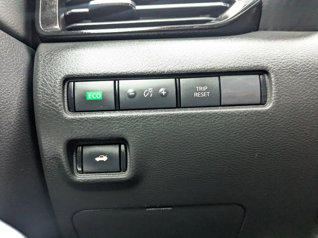 Used 2021 Electric Blue Metallic Nissan SR image 21