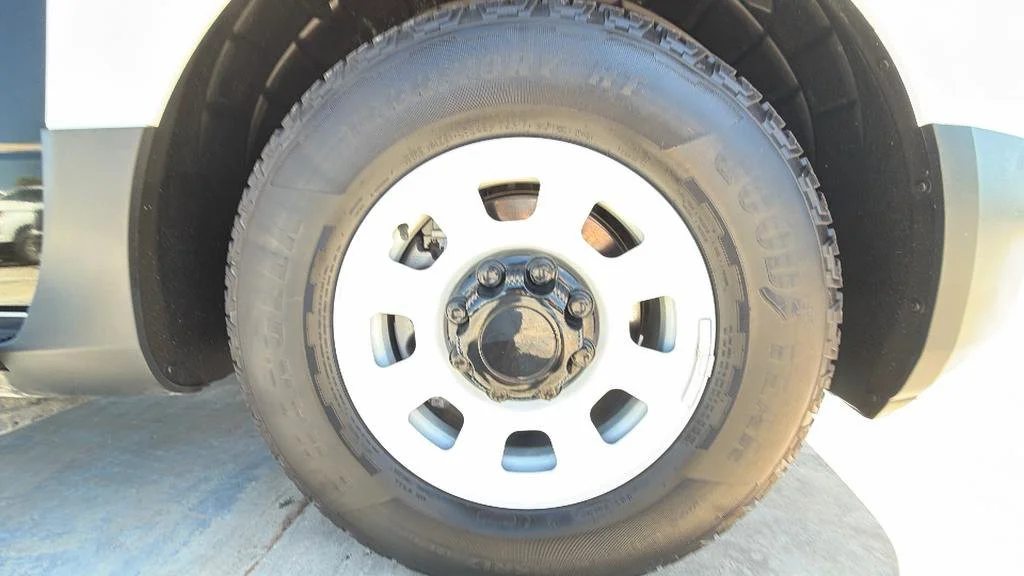 Used 2024 Oyster White BrightDrop EJY image 33
