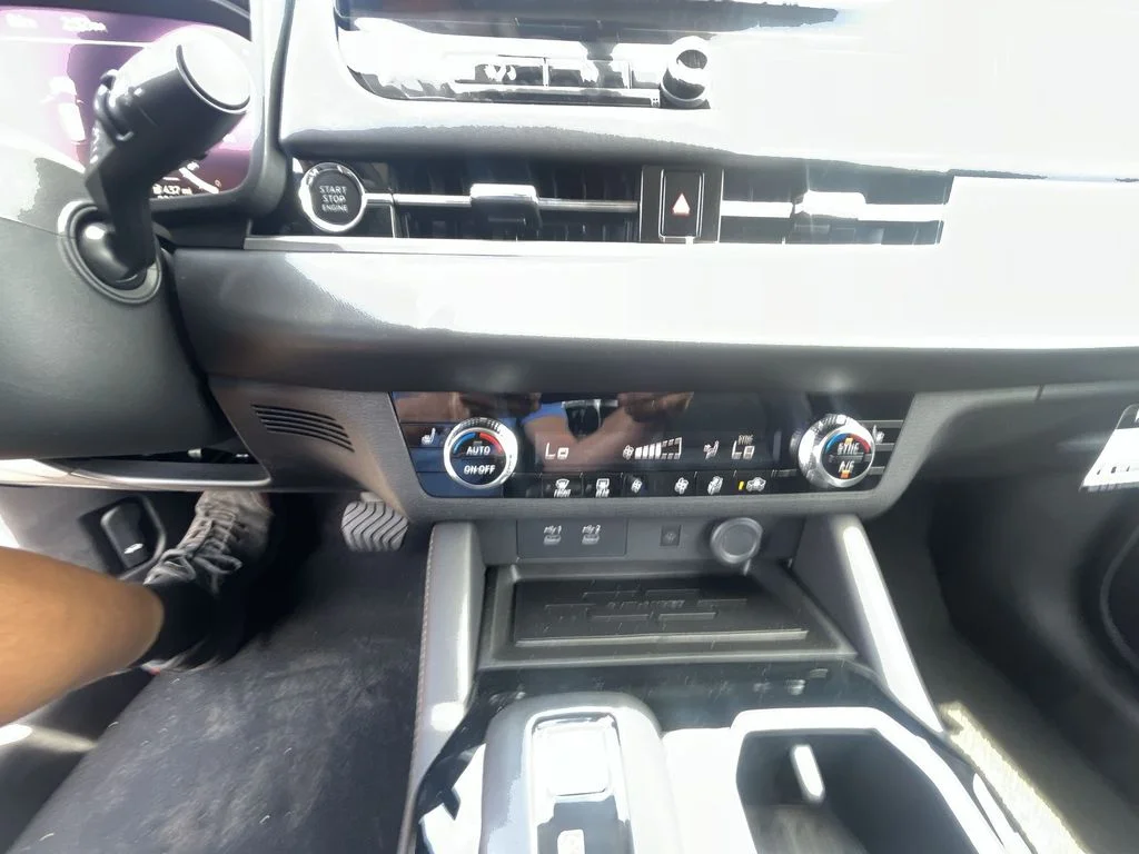 Used 2025 White Mitsubishi SE image 19
