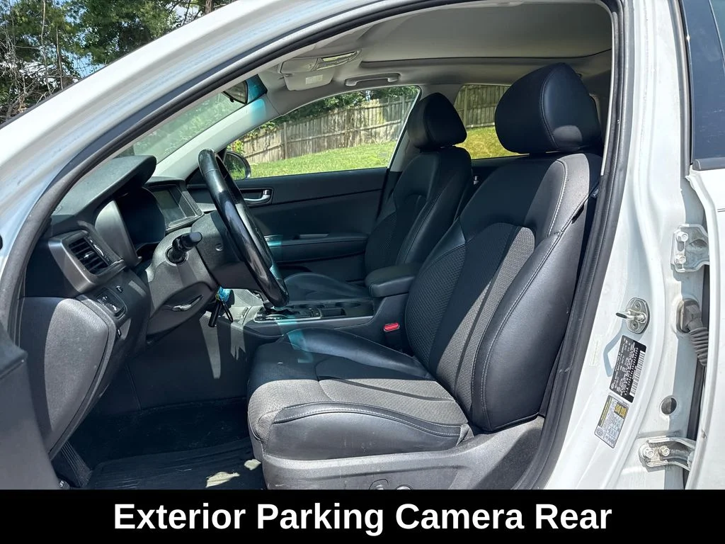 Used 2018 White Kia S image 12