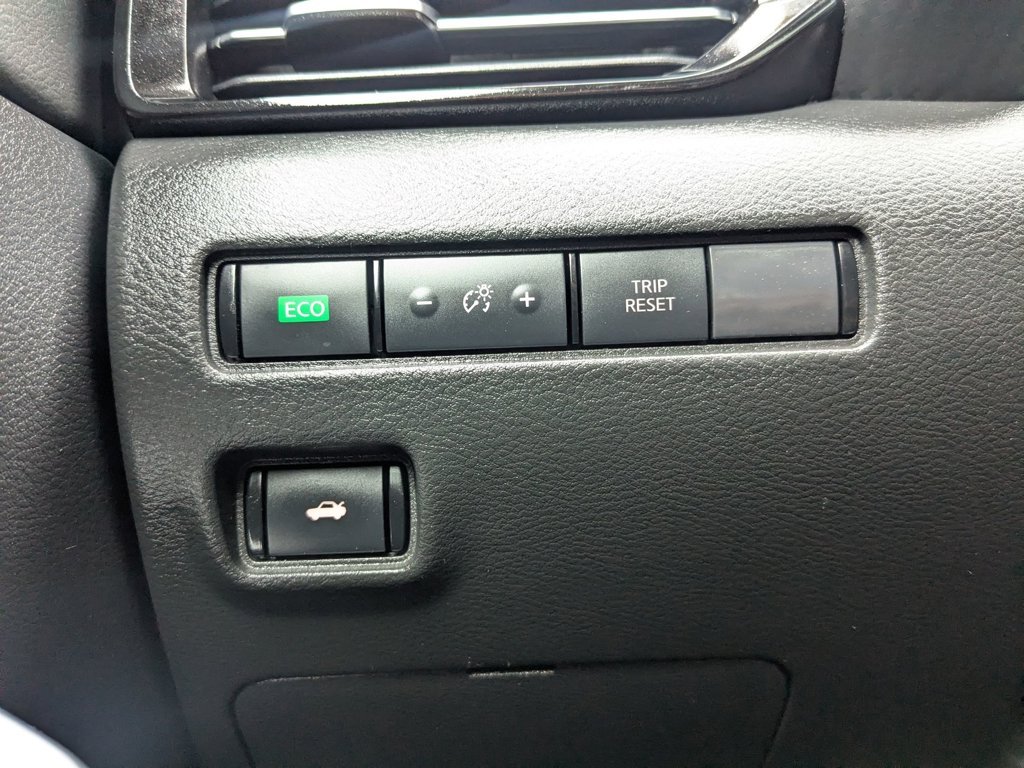 Used 2021 Electric Blue Metallic Nissan SR image 21