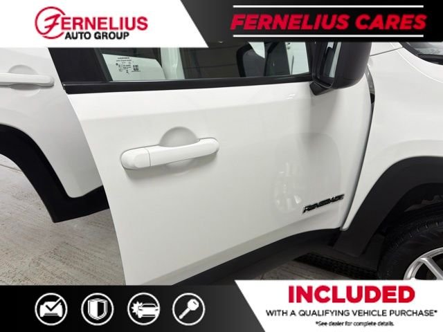 Used 2023 White Jeep Latitude image 15