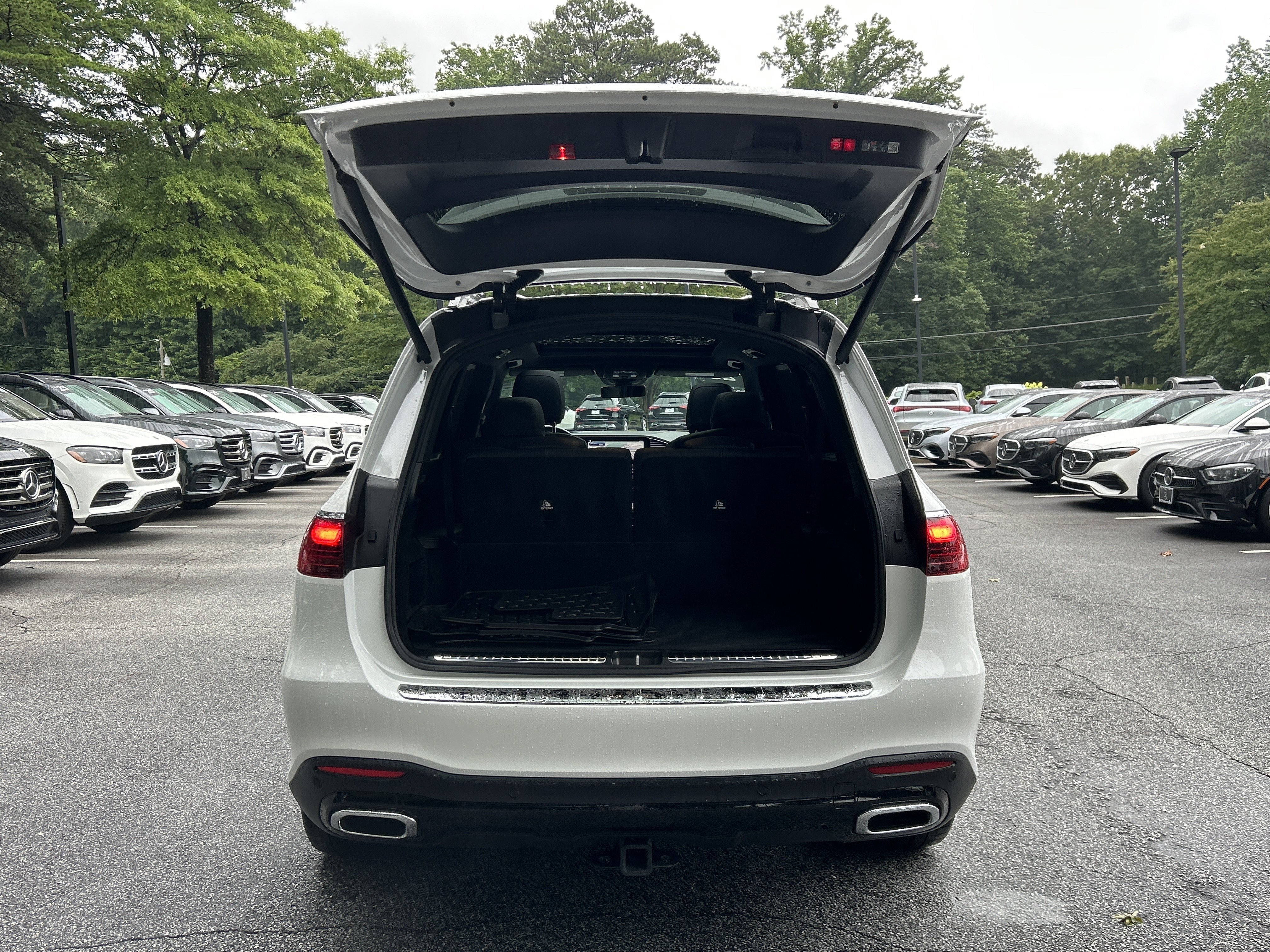 Certified Used 2025 MANUFAKTUR Moonlight White Metallic Mercedes-Benz GLS 450 4MATIC® SUV image 9
