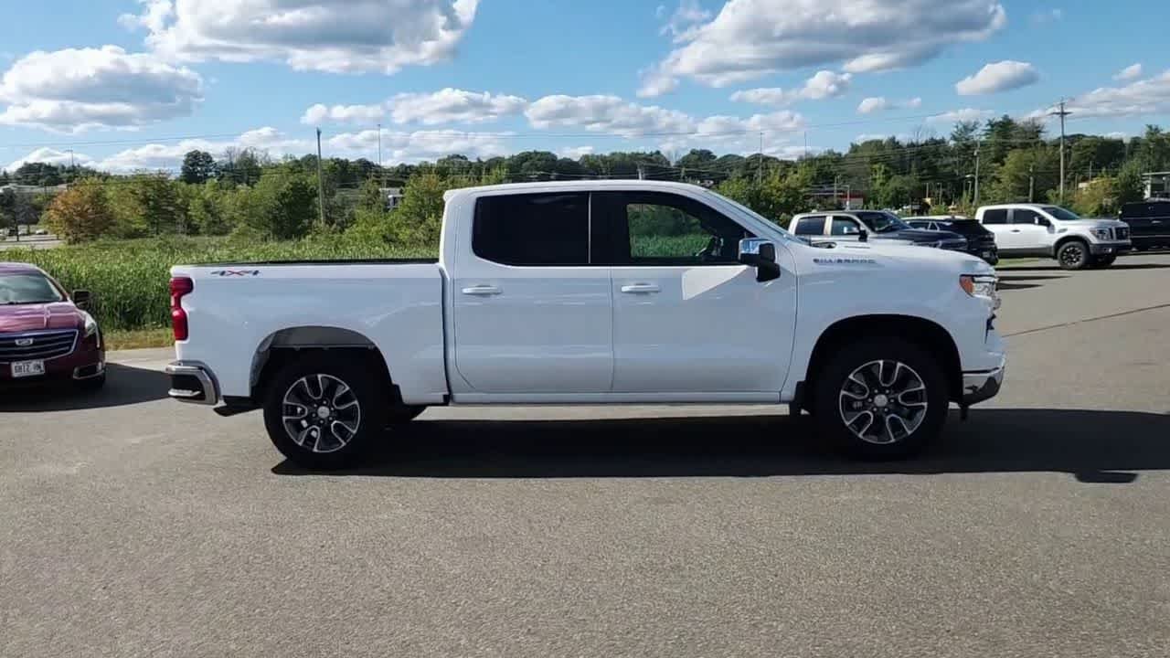 New 2026 Summit White Chevrolet LT (2FL) image 5