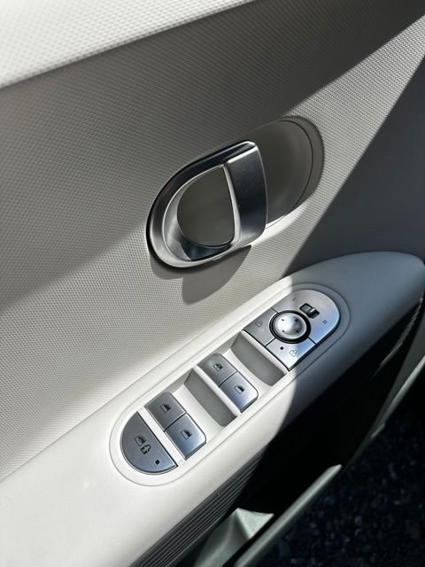 Used 2023 Cyber Gray Hyundai SE image 11