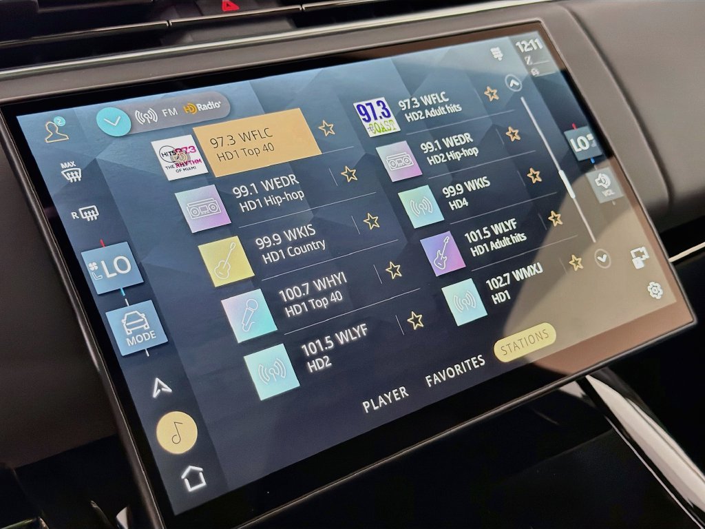 New 2027 Fuji White Land Rover Dynamic SE image 15