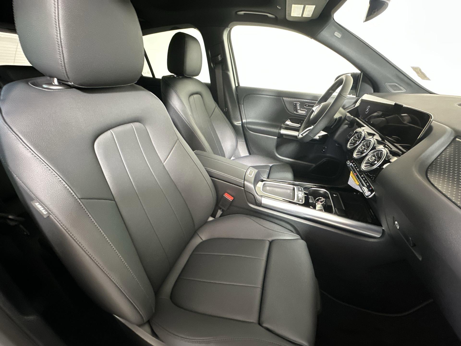 Used 2025 COSMOS BLACK METALLIC Mercedes-Benz GLA 250 image 25