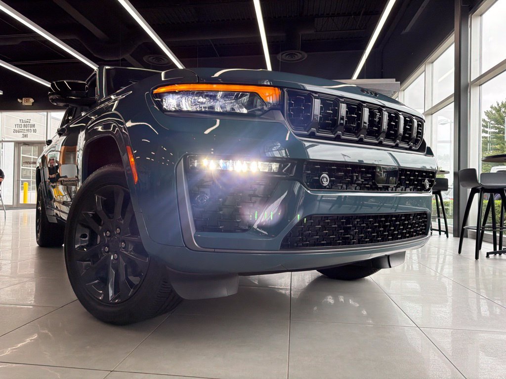 New 2026 Steel Blue Exterior Paint Jeep Limited Reserve image 52