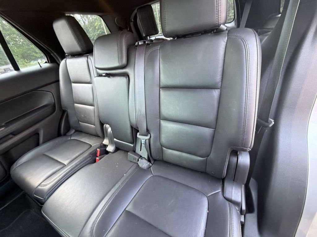 Used 2015 Silver Ford Limited image 21