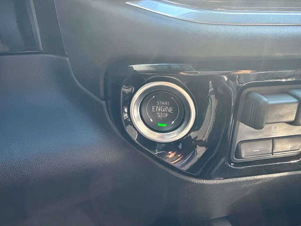 Used 2025 White Chevrolet LT image 18