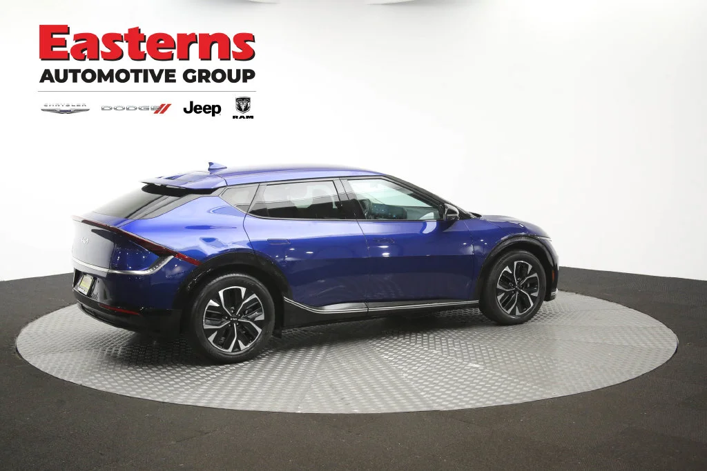 Used 2023 Blue Kia Wind image 44