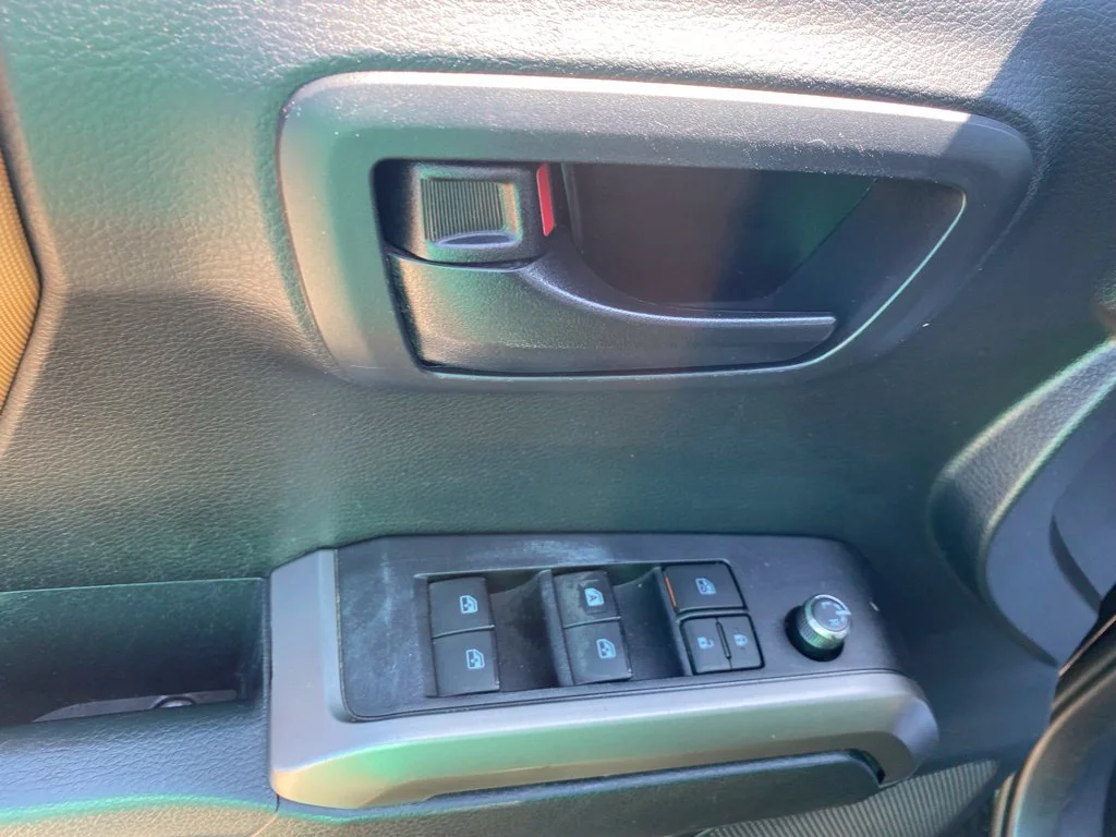 Used 2018 Black Toyota SR5 image 21