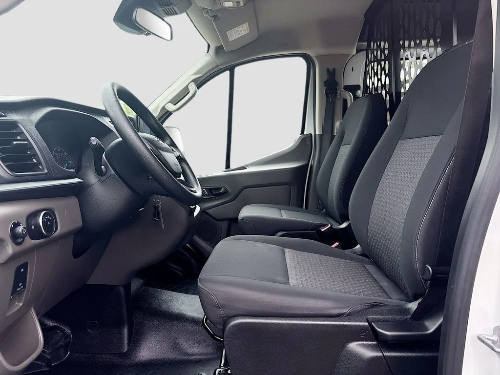 Used 2025 Oxford White Ford Base image 37
