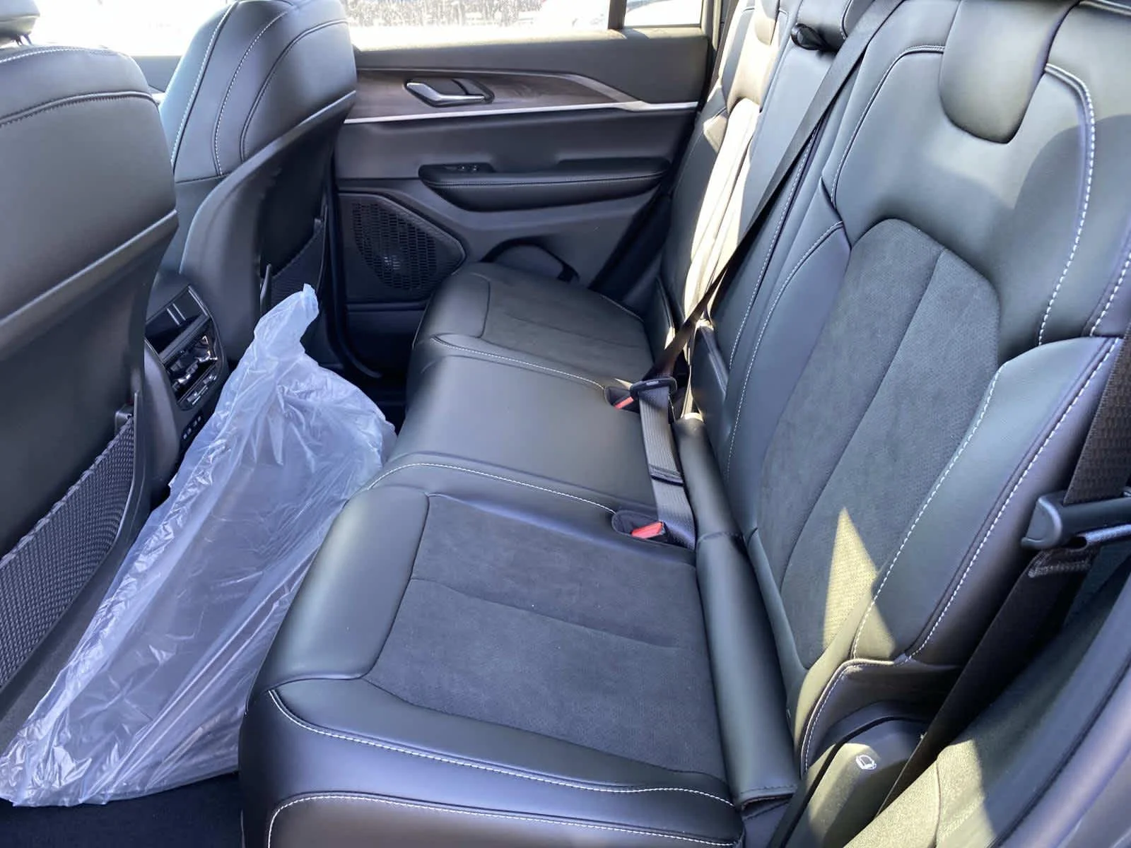 New 2026 Baltic Gray Metallic Clear-Coat Exterior Paint Jeep Laredo Altitude image 6