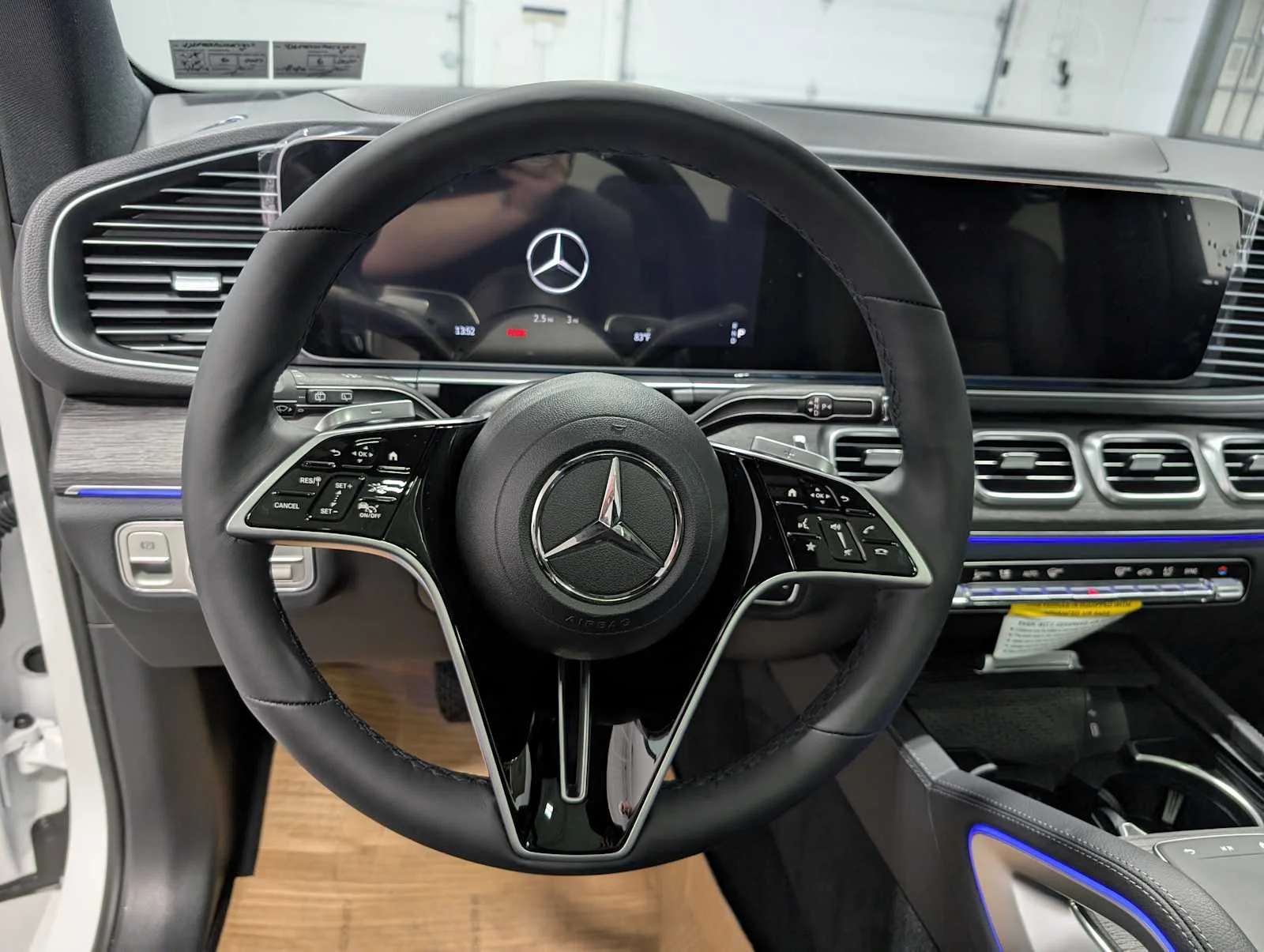 New 2026 MANUFAKTUR Moonlight White magno Mercedes-Benz GLE 450 image 32