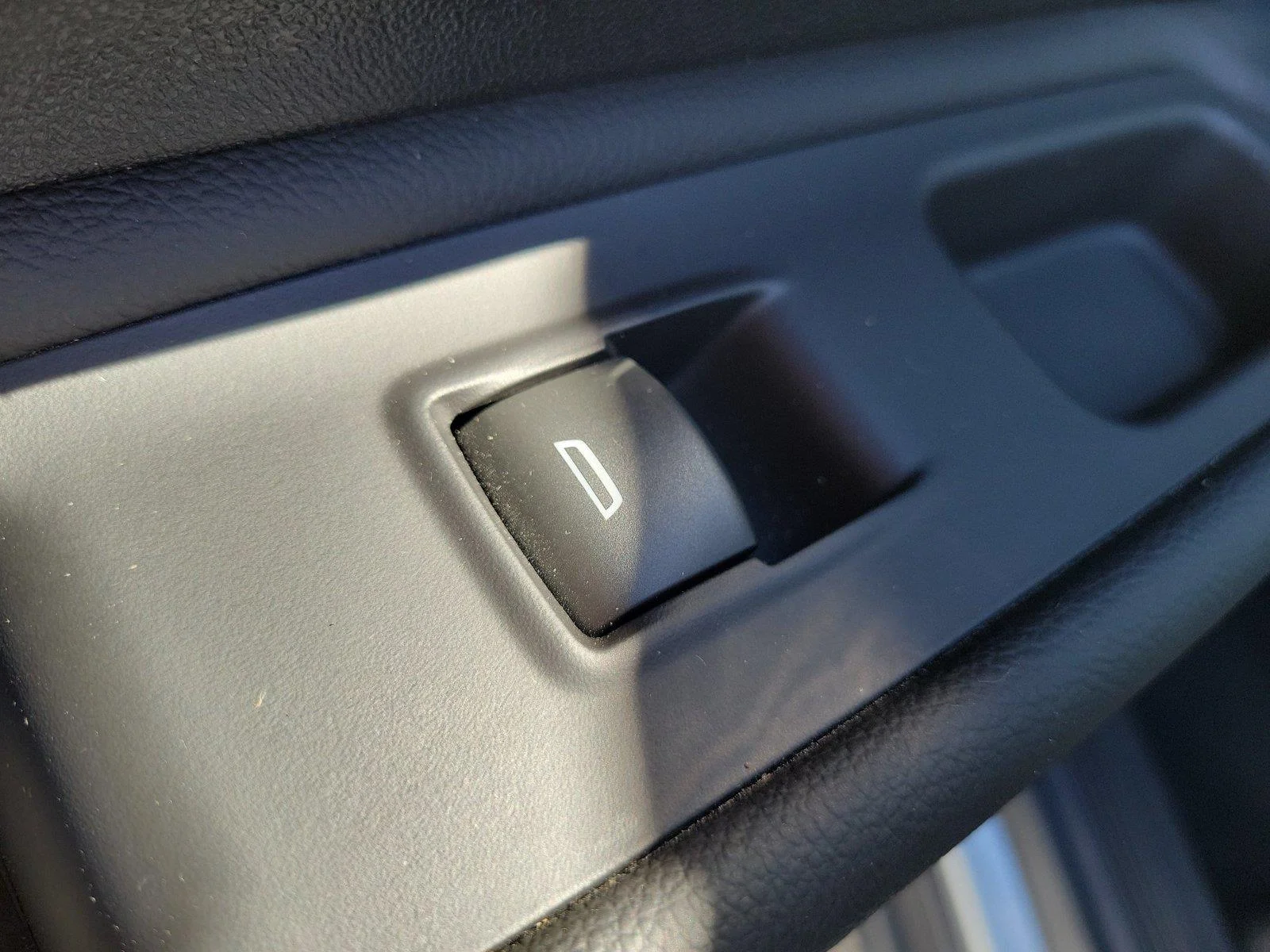 Used 2024 Sterling Metallic GMC SLT image 15