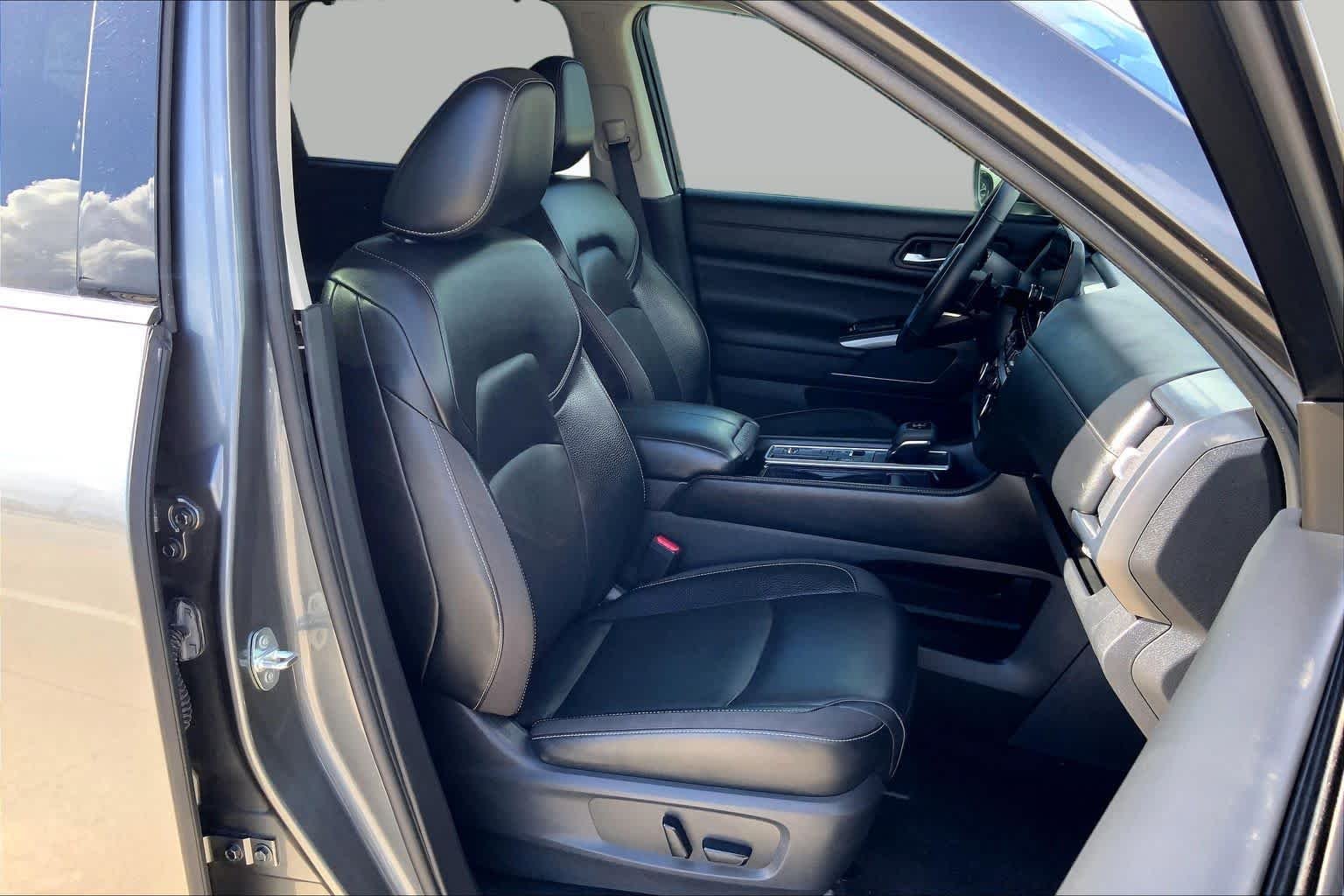 Used 2022 Gun Metallic Nissan SL image 9