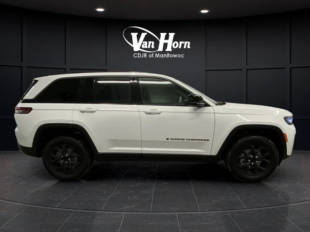 New 2026 Bright White Clear-Coat Exterior Paint Jeep Altitude image 2