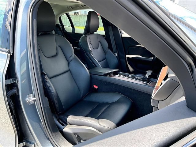 Used 2021 Gray Metallic Volvo T5 Momentum image 11
