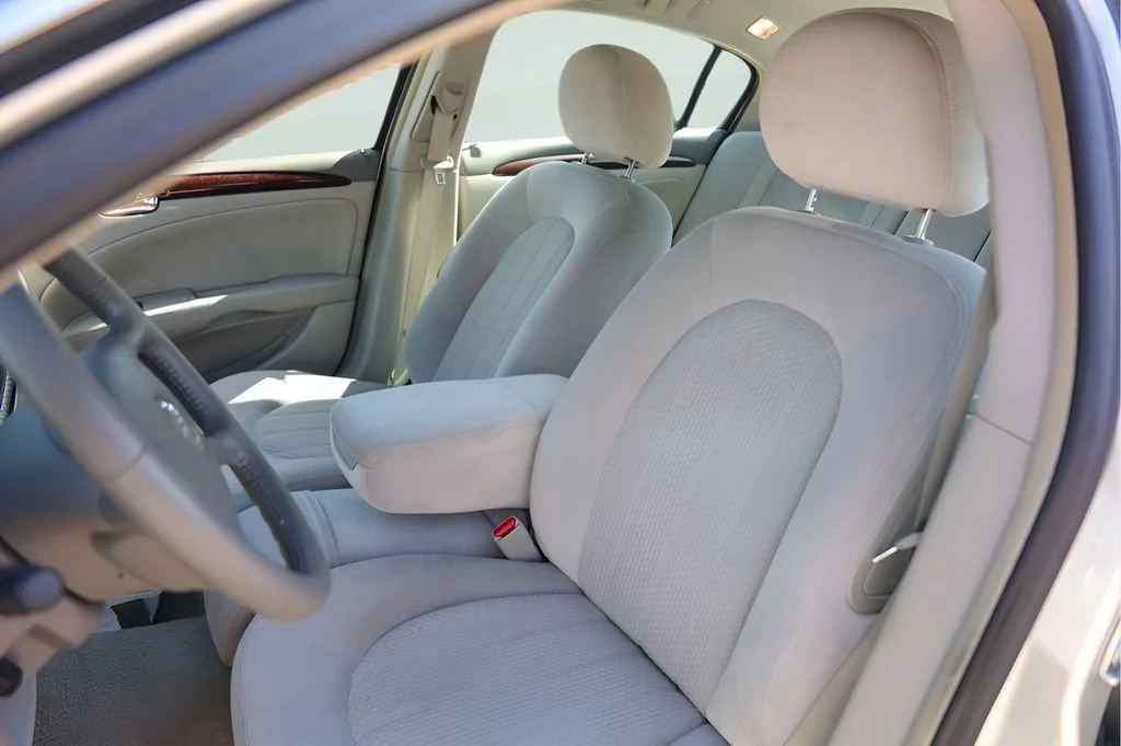 Used 2011 QUICKSILVER METALLIC Buick CX image 7