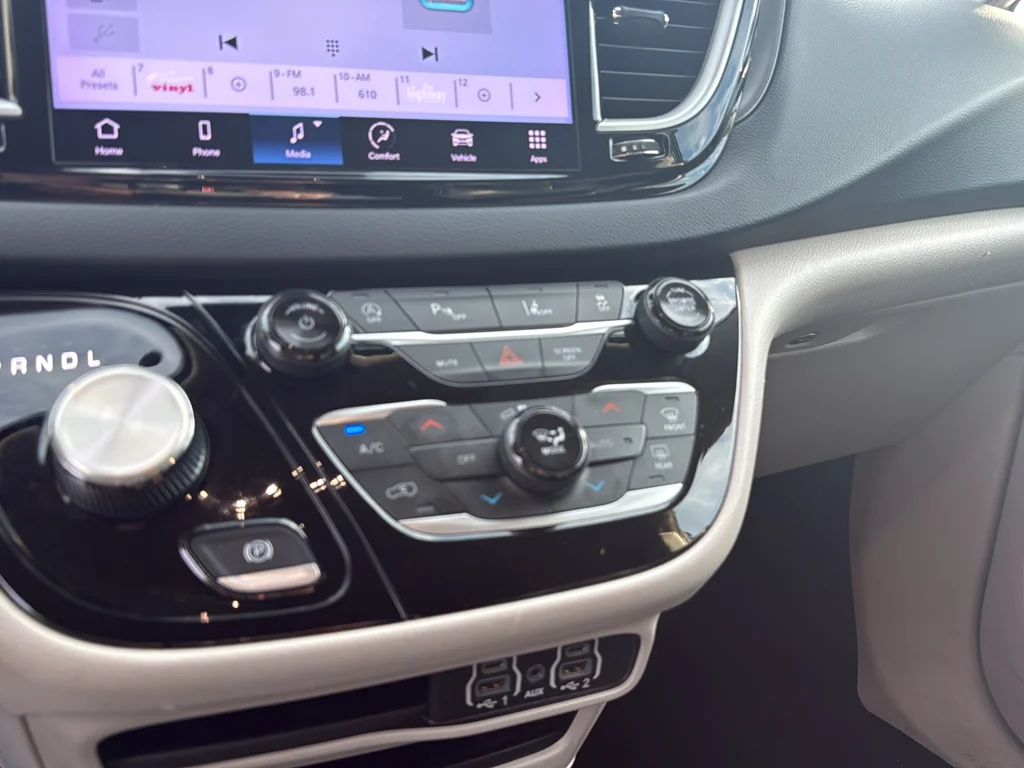 Used 2023 Black Chrysler Touring L image 19