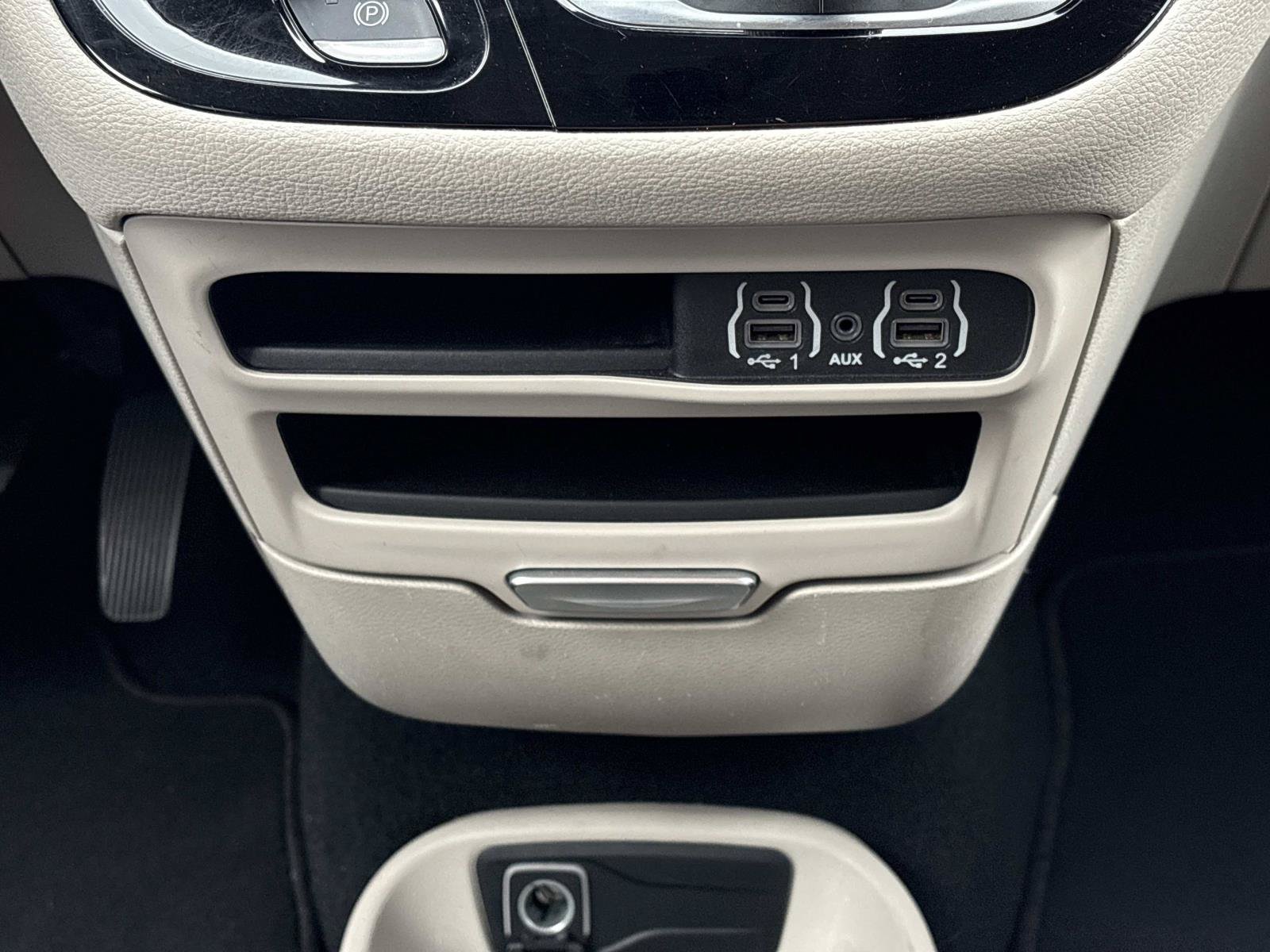 2024 Chrysler Pacifica PHEV Select - Photo 23