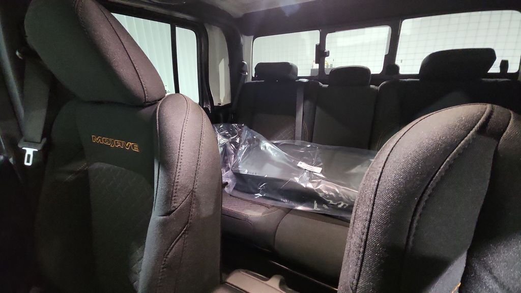 New 2026 Granite Crystal Metallic Clear-Coat Exterior Paint Jeep Mojave image 29