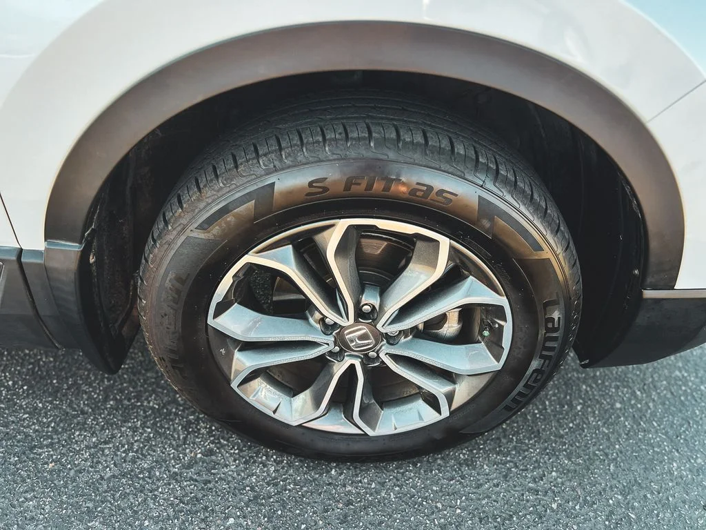 Used 2022 White Honda EX image 11