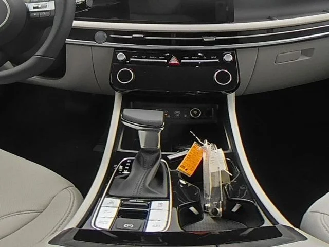 New 2026 White Hyundai SEL Premium image 37